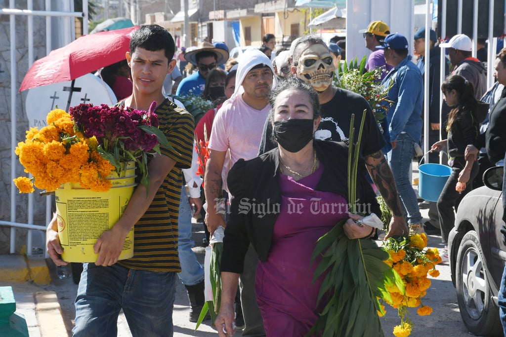 Laguneros honran el recuerdo de sus difuntos en el Día de Muertos