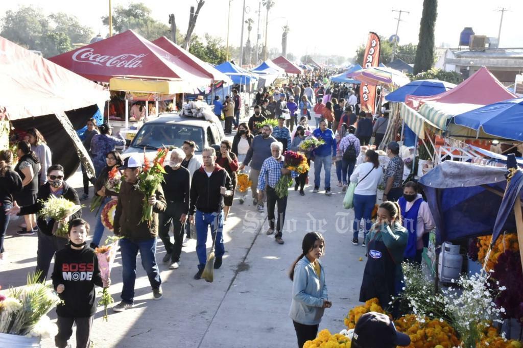 Laguneros honran el recuerdo de sus difuntos en el Día de Muertos