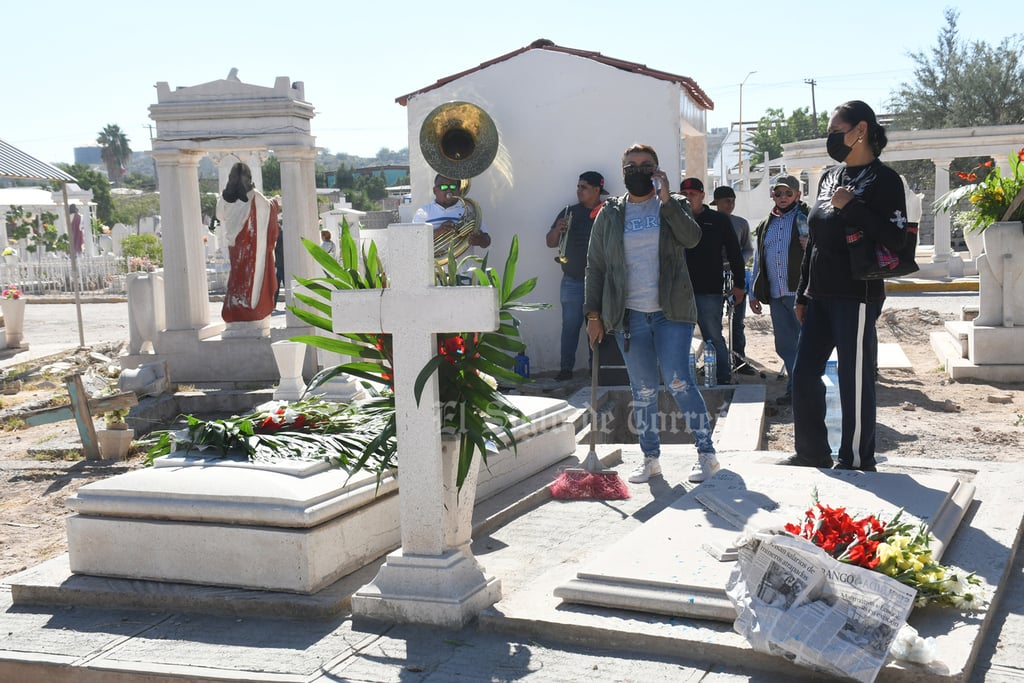 Laguneros honran el recuerdo de sus difuntos en el Día de Muertos