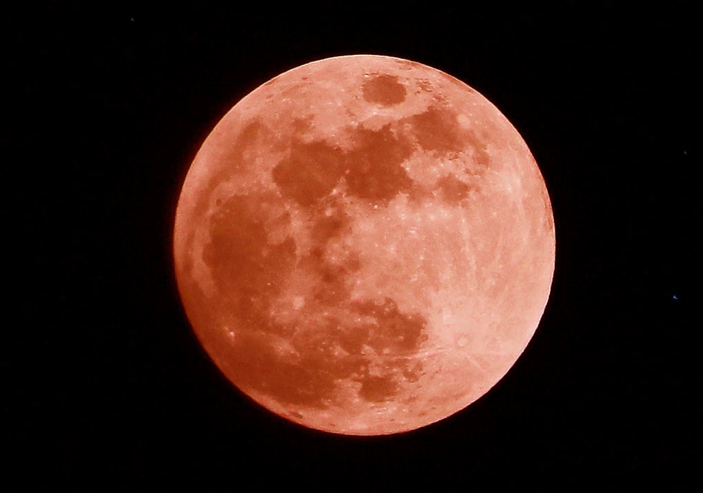 La luna vuelve hoy a eclipsarse por completo, un fenómeno astronómico que solo será visible en algunas partes del mundo y que no volverá a repetirse hasta 2025.