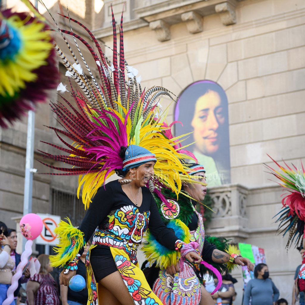 La Danza Azteca rinde también tributo a los elementos de la naturaleza, el fuego, el agua, el aire y la tierra, además de los símbolos del catolicismo.