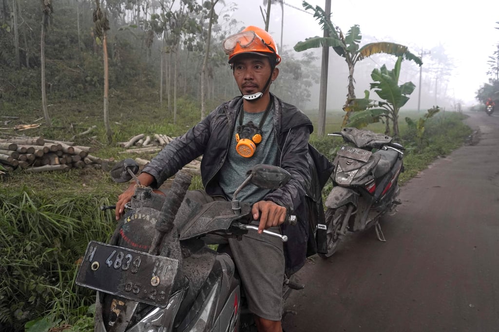 Volcán Semeru hace erupción en Java Oriental y buscan a posibles víctimas