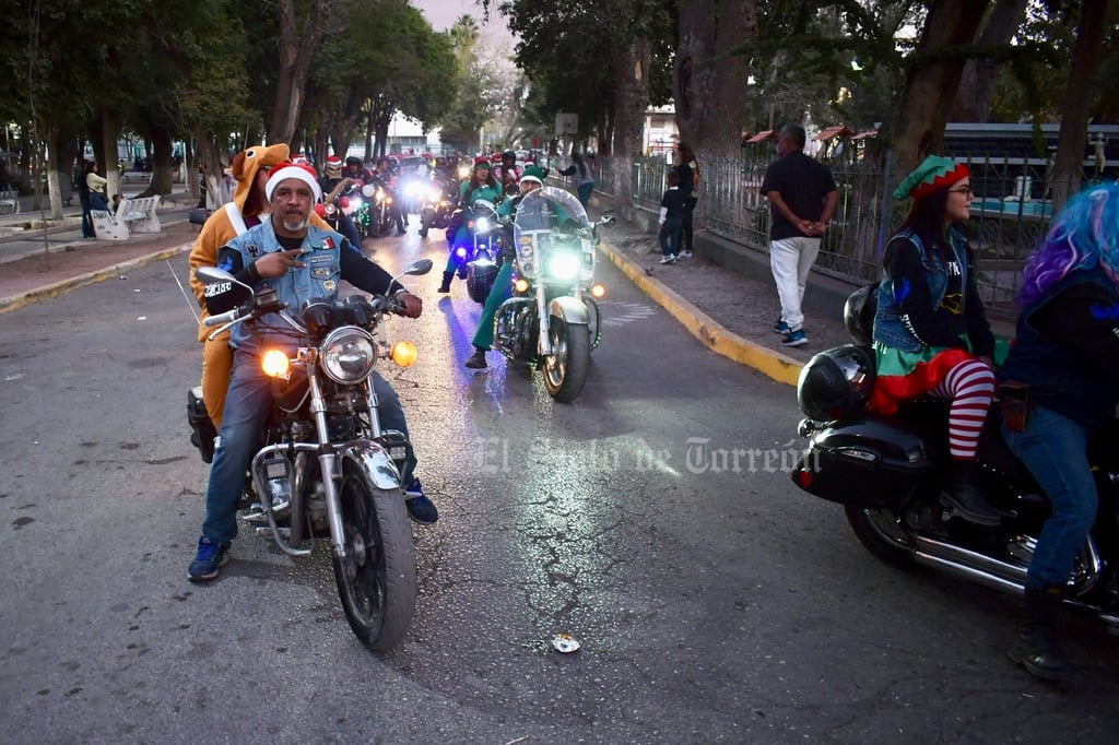 Motociclistas recorren las tres ciudades en primera rodada navideña