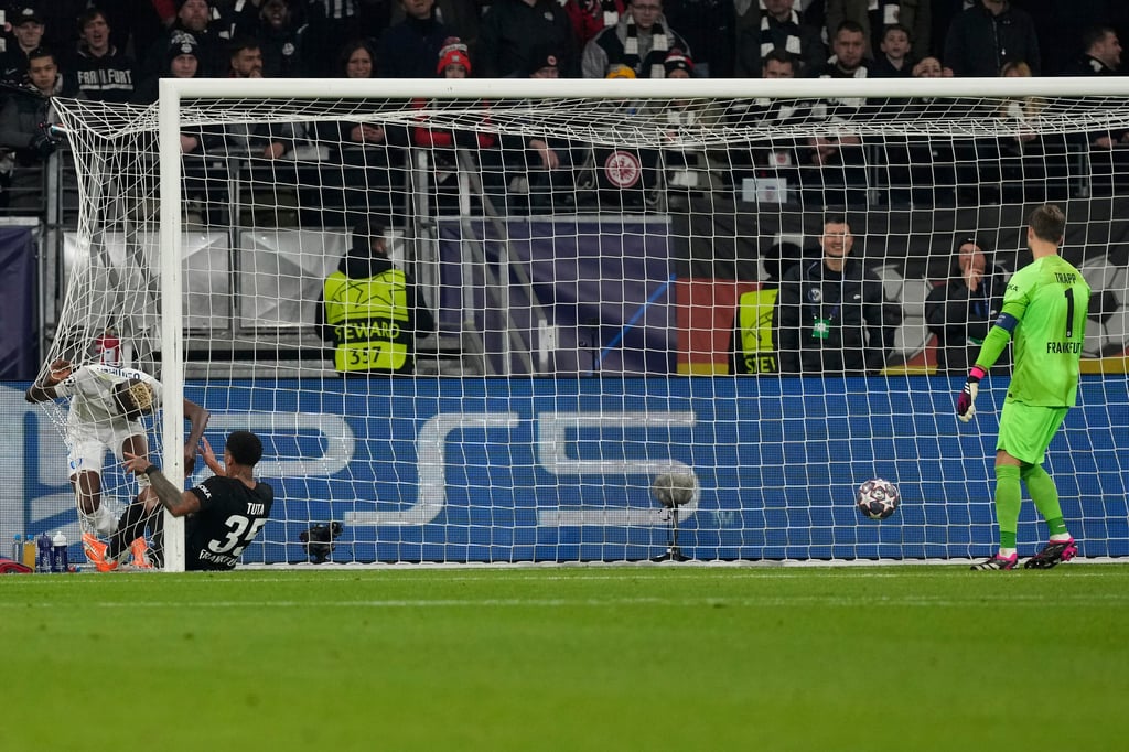 Napoli gana con ayuda de Hirving Lozano en ida de Octavos Napoli gana con ayuda de Hirving Lozano en ida de Octavos
