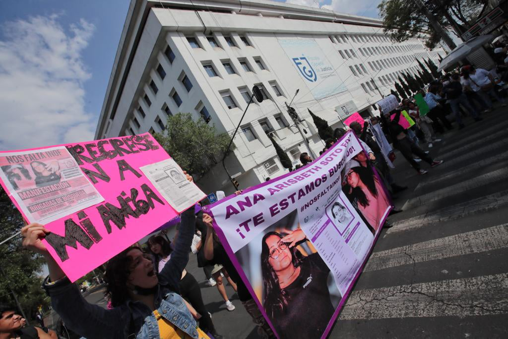 Desaparece rapera 'Inof'; familiares protestan frente a Fiscalía de CDMX