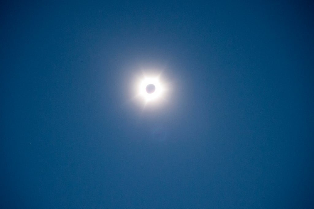 Las mejores fotografías del eclipse solar híbrido de 2023