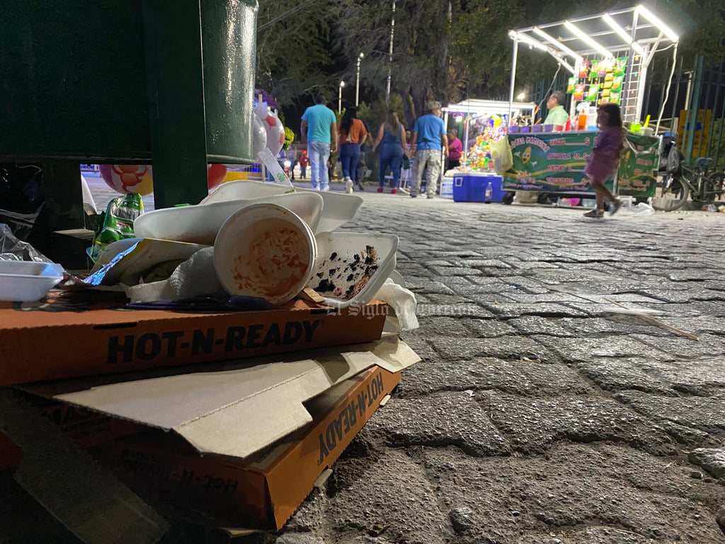 Basura desbordada, la otra realidad de un domingo en la Alameda de Torreón