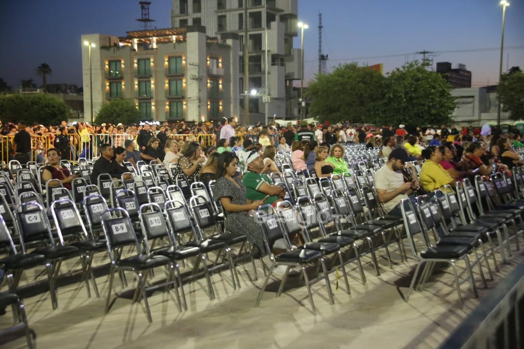La noche de este miércoles, cientos de madres laguneras y sus familias disfrutarán del concierto de Pesado y Tropicalísimo Apache en la Plaza Mayor.