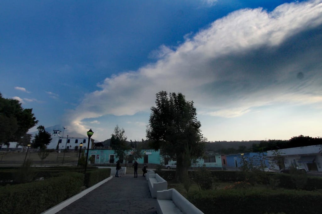 Popocatépetl deja 15 toneladas de ceniza al día en Puebla; estos son sus daños