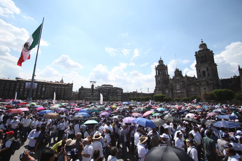 'AMLOfest' en el Zócalo: Celebración ciudadana por el quinto aniversario del triunfo electoral de López Obrador