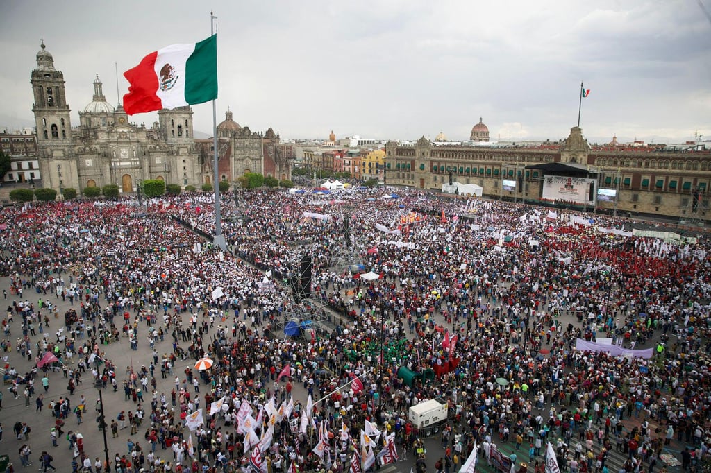 'AMLOfest' en el Zócalo: Celebración ciudadana por el quinto aniversario del triunfo electoral de López Obrador