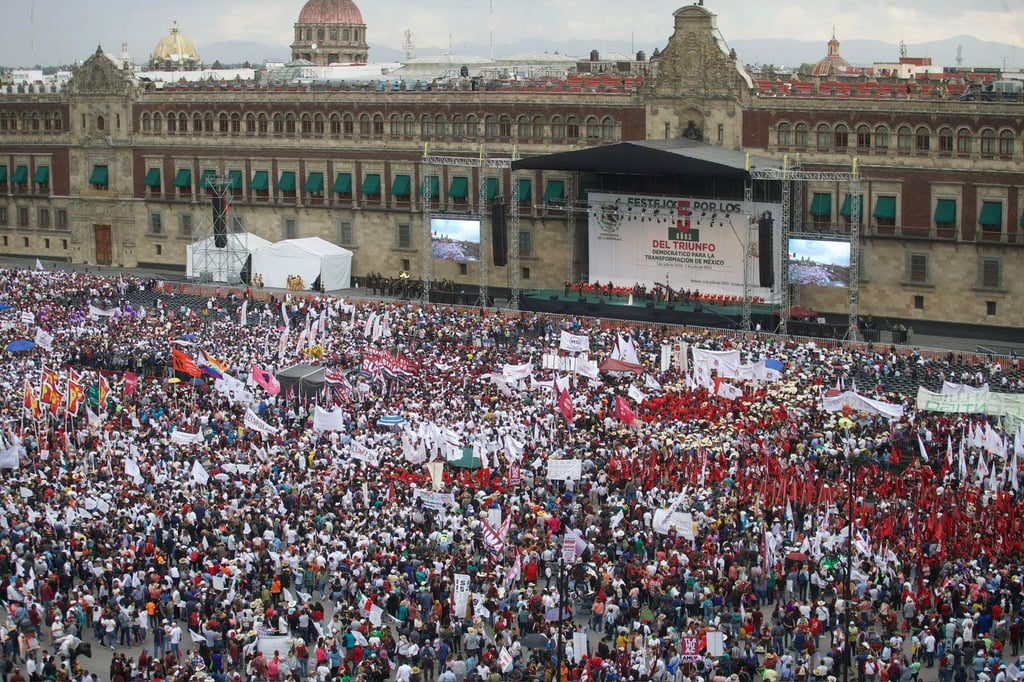 'AMLOfest' en el Zócalo: Celebración ciudadana por el quinto aniversario del triunfo electoral de López Obrador