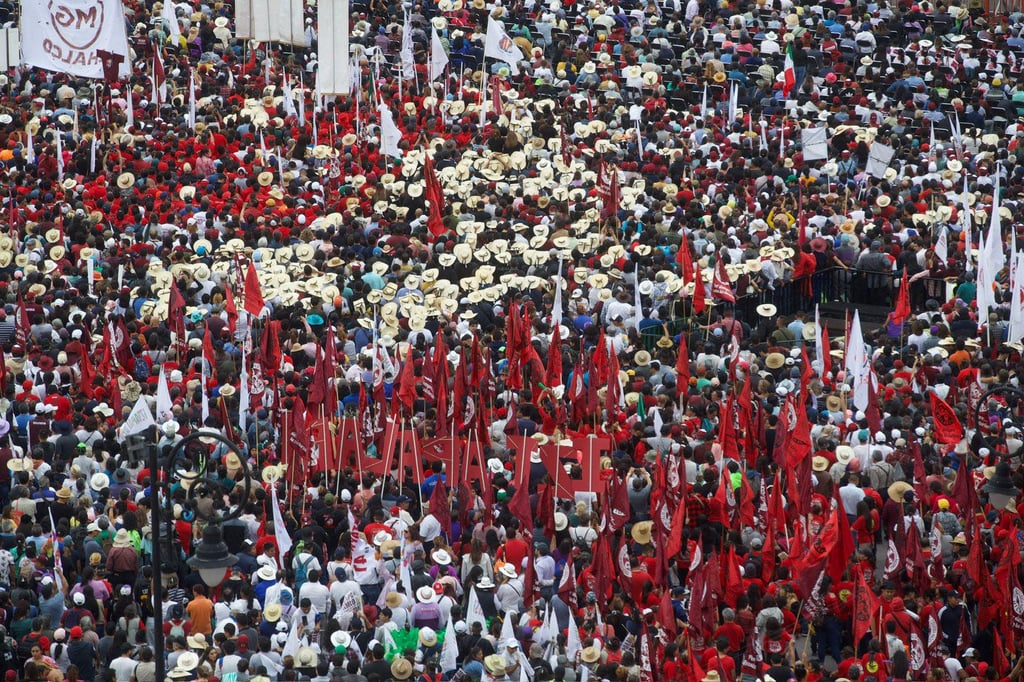 'AMLOfest' en el Zócalo: Celebración ciudadana por el quinto aniversario del triunfo electoral de López Obrador