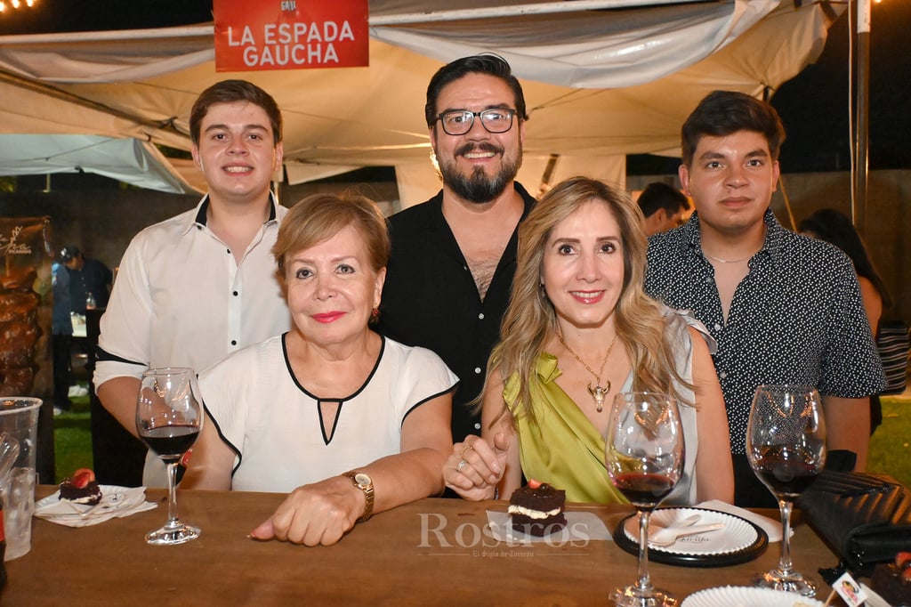 -Diego, Alberto y Beto Pérez, Maripaz Calleros y Olga Sánchez