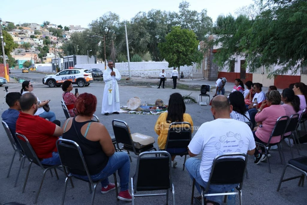 Realizan vigilia orante en sector poniente de Torreón por los desaparecidos de La Laguna