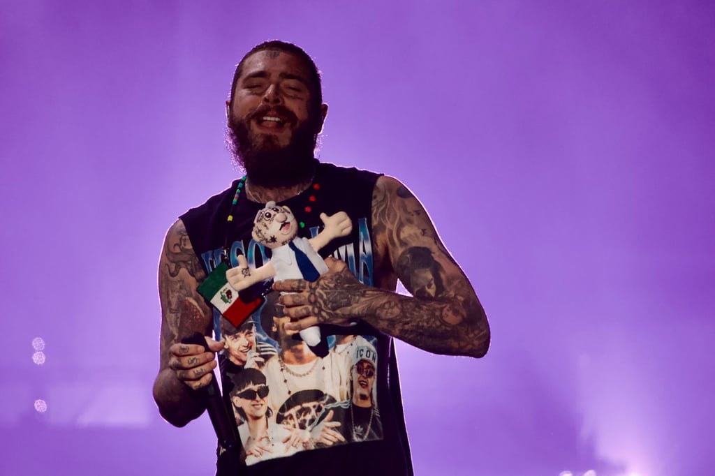 Post Malone canta para sus fans mexicanos usando playera de Peso Pluma