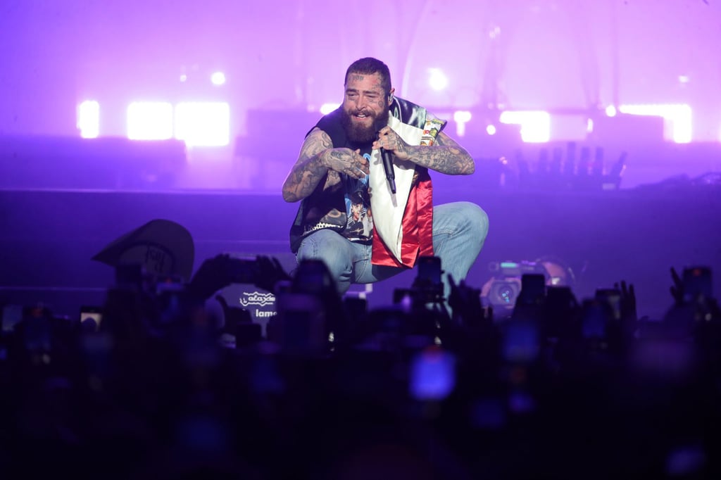 Post Malone canta para sus fans mexicanos usando playera de Peso Pluma
