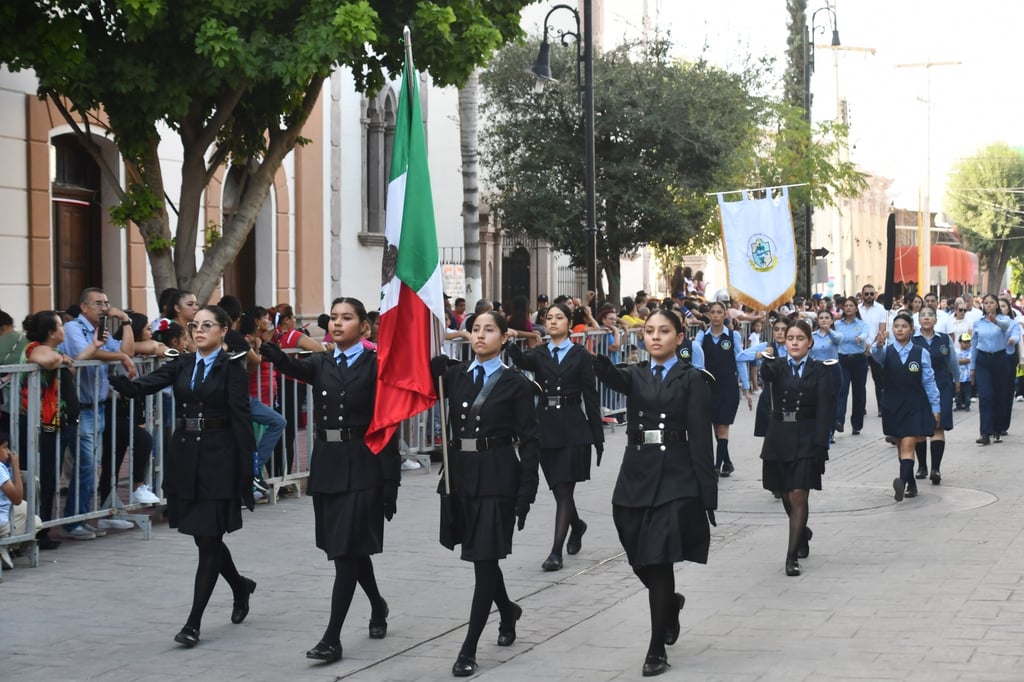 También en Lerdo se celebró el aniversario de la Independencia con desfile cívico-militar
