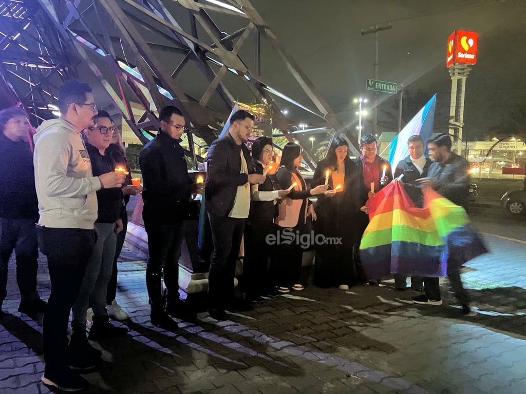 Se unen activistas y miembros LGBTI de La Laguna a Velada tras la muerte de magistrade Ociel Baena