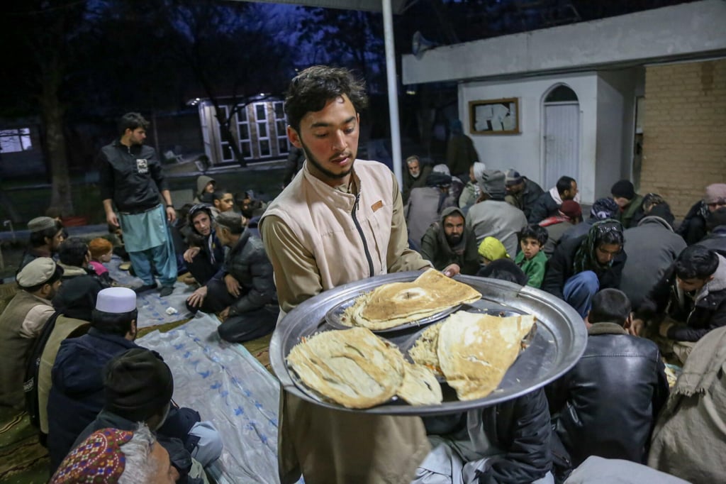 Algunos platillos en Afganitan se comparten con toda una comunidad.
