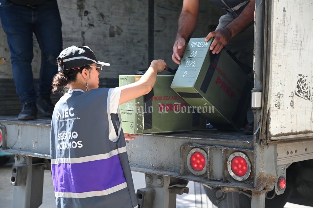 Llegan paquetes electorales al comité municipal del Instituto Electoral de Coahuila en Torreón