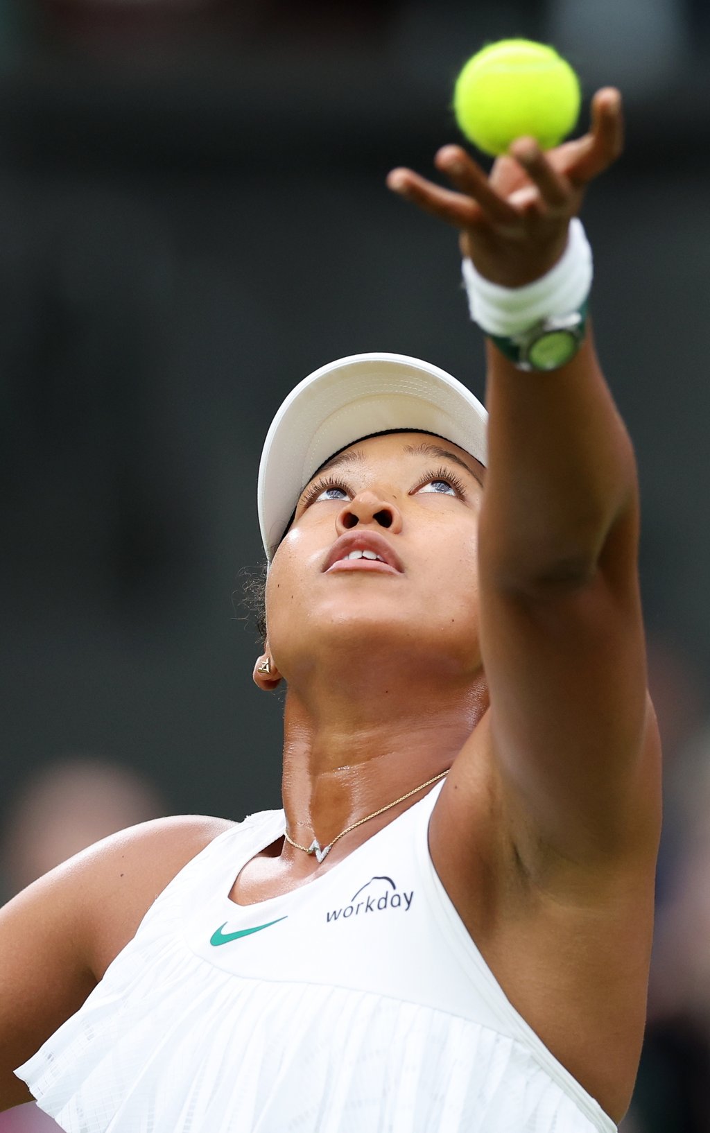 Wimbledon (United Kingdom), 03/07/2024.- Naomi Osaka of Japan in action against Emma Navarro of the USA during their 2nd round match at the Wimbledon Championships, Wimbledon, Britain, 03 July 2024. (Tenis, Japón, Reino Unido) EFE/EPA/ADAM VAUGHAN EDITORIAL USE ONLY
