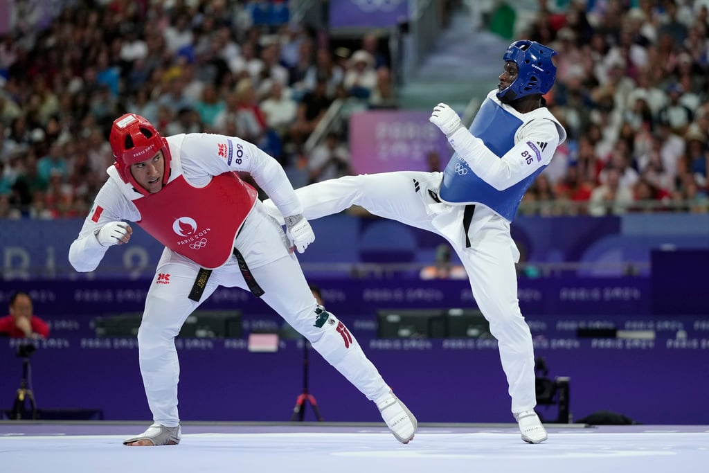 Carlos Sansores va por bronce en Taekwondo en París 2024