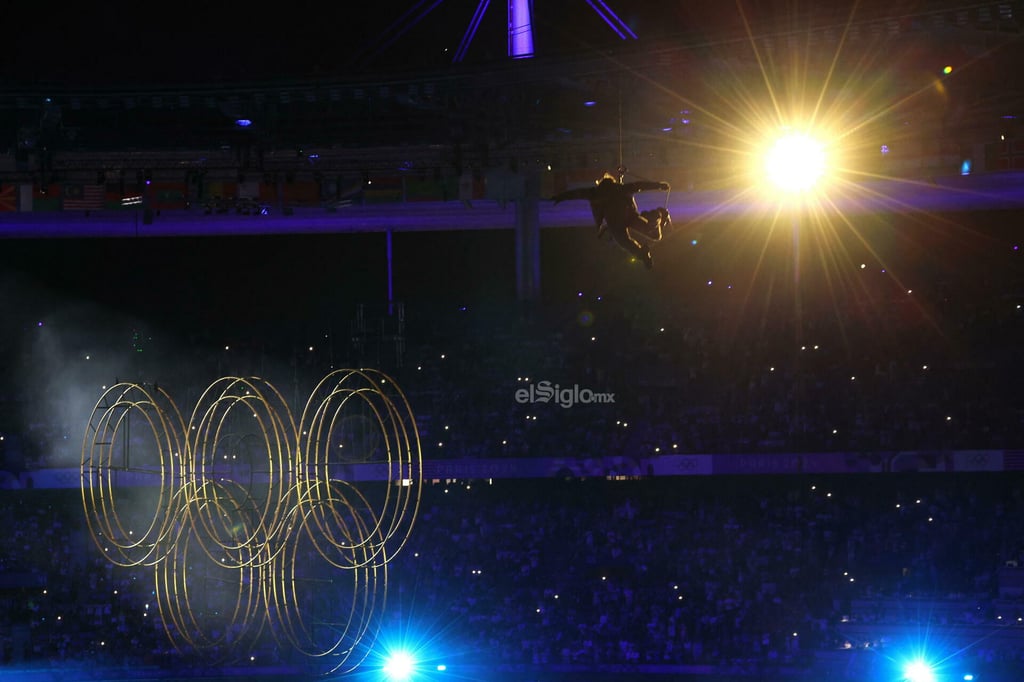 Tom Cruise cierra con acrobacia en los Juegos Olímpicos de París 2024