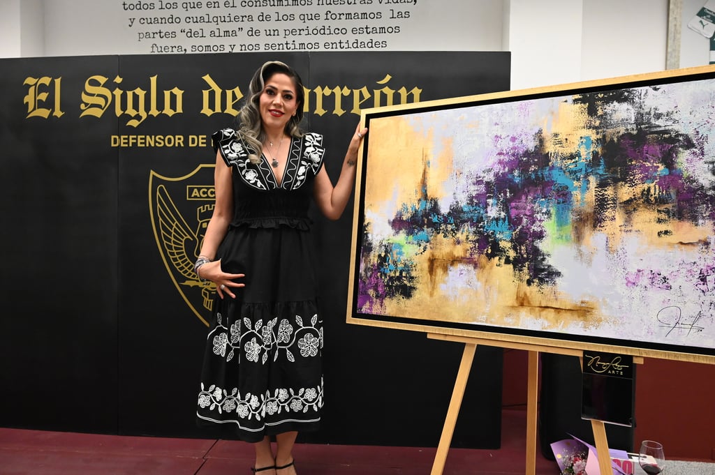 La artista lagunera Nancy Ríos (Ciudad Lerdo), inauguró este jueves 24 de octubre su exposición Lontananza en el salón principal de El Siglo de Torreón.