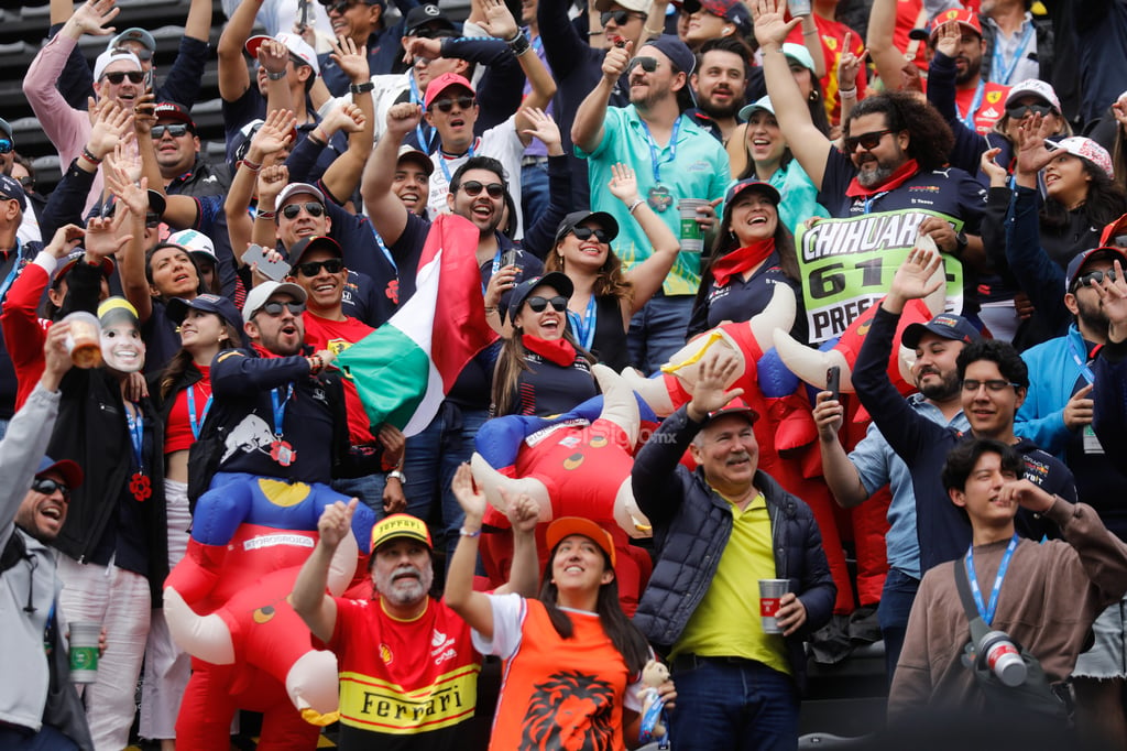 El español Carlos Sainz (Ferrari) reinó este domingo en el Gran Premio Ciudad de México y sumó su cuarta victoria en la Formula Uno con una plácida carrera en la que el británico Lando Norris (McLaren), segundo, recortó diez puntos la distancia en el Mundial respecto al neerlandés Max Verstappen (Red Bull), sexto tras una penalización de veinte segundos por sacar al inglés de la pista.