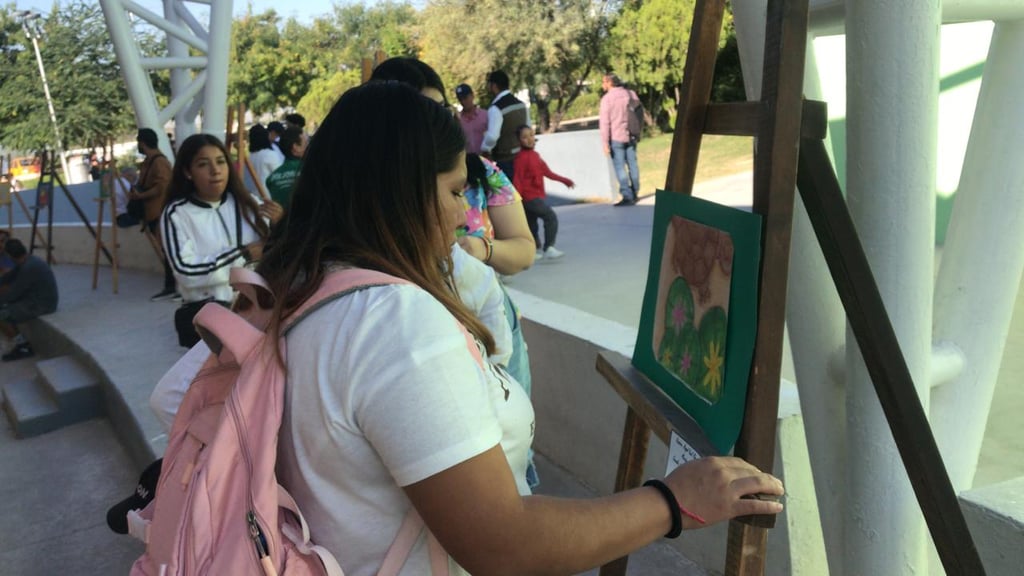 En el marco del 25 aniversario de “Octubre, mes del desierto chihuahuense: nuestro desierto, nuestro futuro”, autoridades premiaron a los ganadores del concurso de dibujo regional, dentro de la Feria Ecológica que se realizó en el teatro del Bosque Urbano de Torreón.