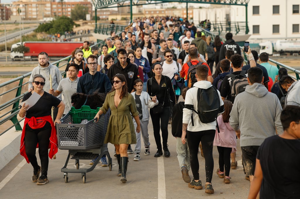 Muertes en España por temporal superan las 200; sigue búsqueda de desaparecidos