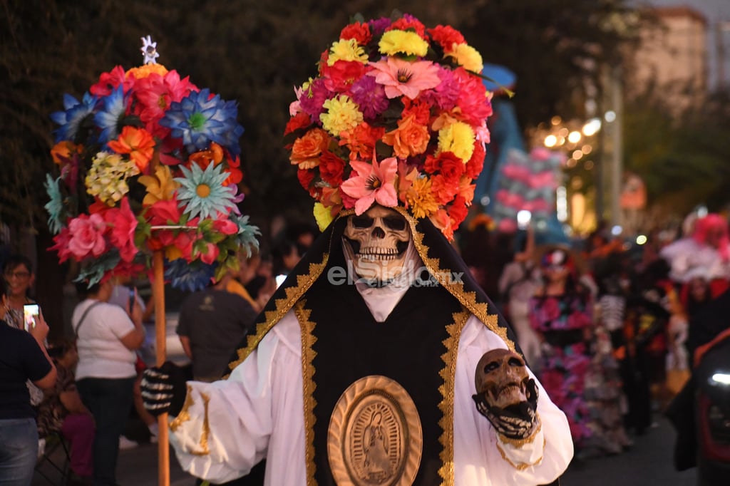 Las calles de Torreón se llenaron de color, tradición y alegría con el Desfile del Día de Muertos, ¿cuáles fueron tus catrinas y catrines favoritos?