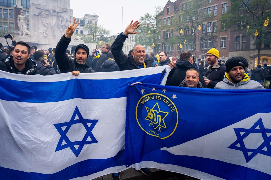 Hinchas israelíes se enfrentan con manifestantes en Ámsterdam