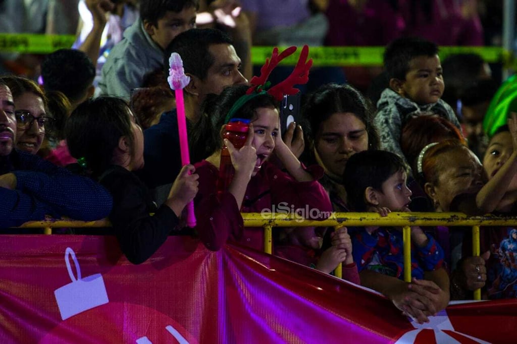 Caravana Coca Cola ilumina la Plaza Mayor de Torreón