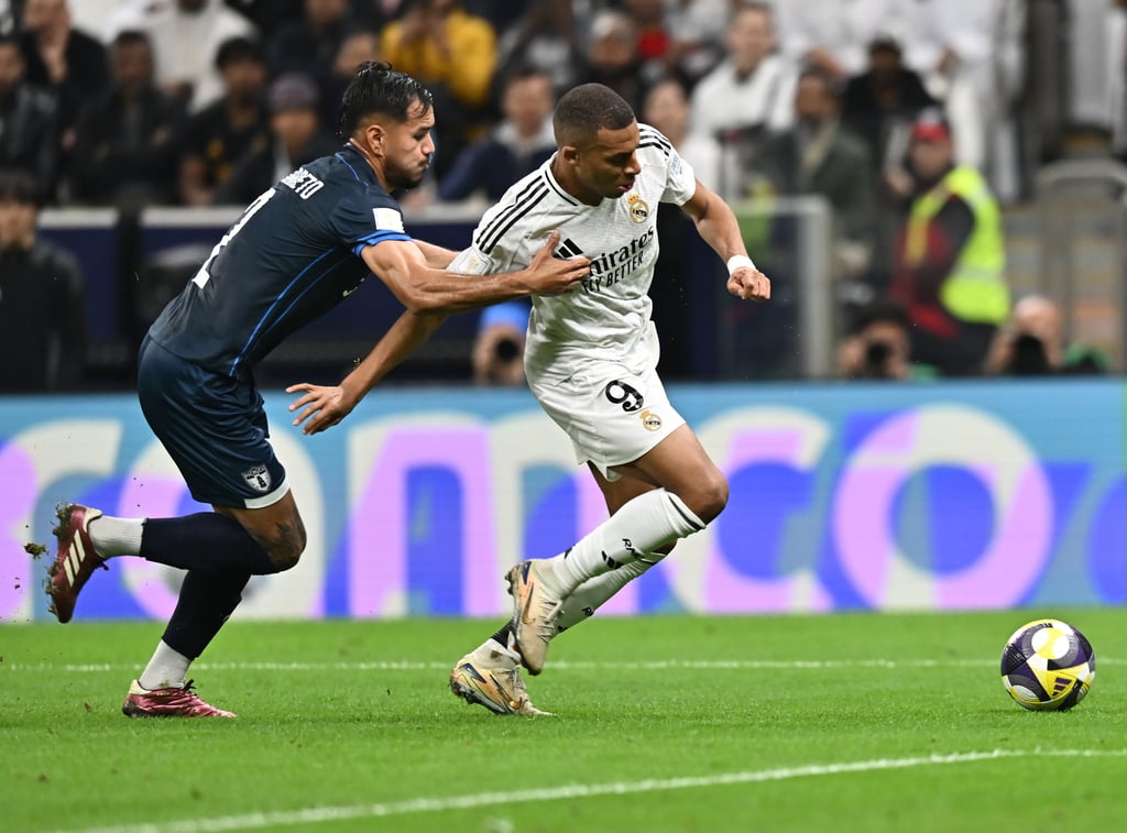 Con goles de Kylian Mbappé (37'), Rodrygo (53') y Vinicius Jr (84', penal), el Real Madrid conquistó la Copa Intercontinental en el Estadio de Lusail. El equipo merengue no dio margen a las sorpresas y superó con autoridad a un digno Pachuca, que intentó competir frente al multicampeón de la UEFA Champions League.