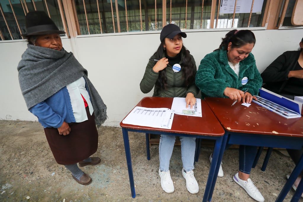 Inicia la votación en jornada electoral de Ecuador