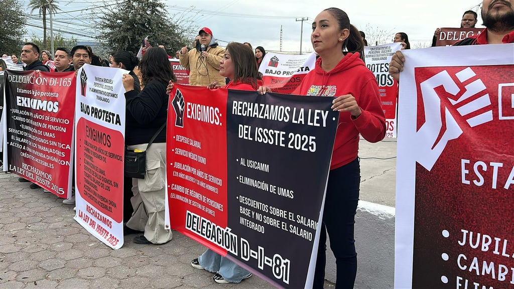 Maestros protestan en Monclova contra reforma a la Ley del ISSSTE 2025