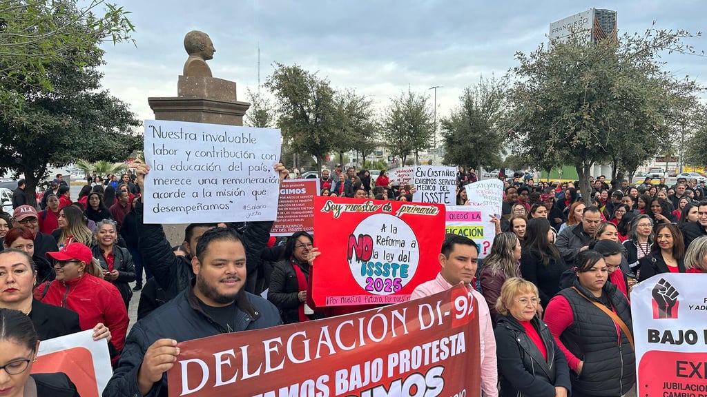 Maestros protestan en Monclova contra reforma a la Ley del ISSSTE 2025