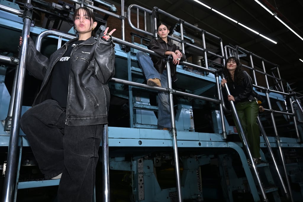 En la actualidad hay tres chicas recorriendo 24 ciudades de la República Mexicana. Valentina, cKovi y AnaSof representan la fusión musical del pop urbano, pop, hip-hop y demás géneros, en la gira On The Road x Universal que comenzó el 11 de febrero y concluirá el próximo 9 de abril.