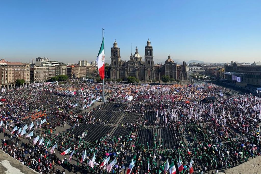 Este domingo, la presidenta Claudia Sheinbaum ofrece un festival en el Zócalo de la Ciudad de México, luego de que Donald Trump otorgara una extensión de un mes más a la entrada en vigor total de los aranceles contra México. 

Trump impuso unilateralmente aranceles a todo el comercio con México y Canadá, excepto el que se rige bajo el T-MEC cuyas mercancías y servicios permanecerán exentos al menos hasta el próximo 2 de abril, cuando el mandatario definiría el alcance de los aranceles, sumado a la activación de sanciones “recíprocas” contra países de todo el mundo.