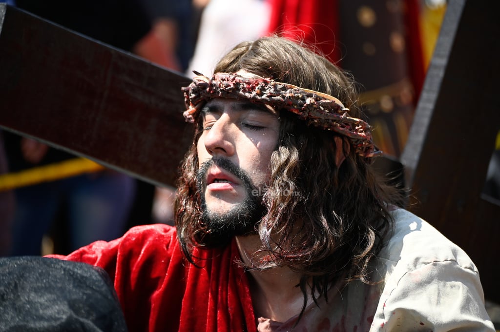 Realizan Viacrucis número 43 en el Cerro de las Noas de Torreón