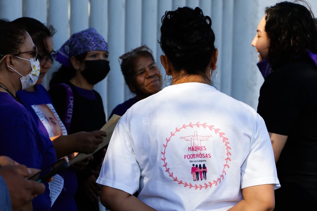 Familias de víctimas de feminicidio toman edificio Coahuila Familias de víctimas de feminicidio toman edificio Coahuila