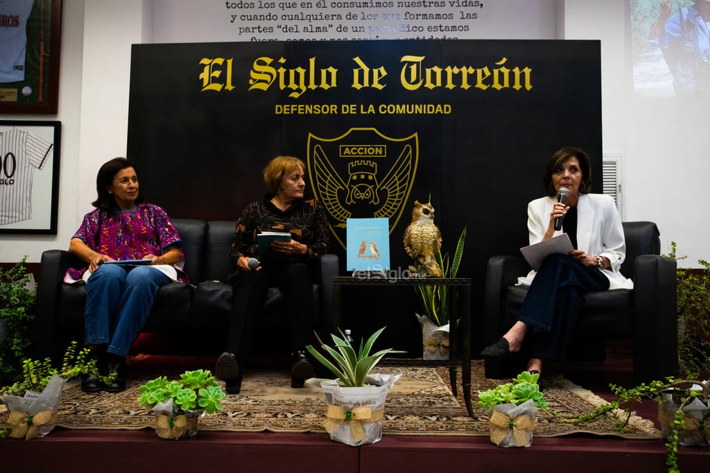 Julie Ibarra Rossow y Elizabeth Pérez Alemán presentan libro Las reinas del charco'