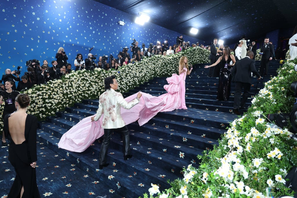 El primer lunes de mayo es uno de los días más esperados para los amantes de la moda. Ayer el Museo de Arte Contemporáneo de Nueva York fue el 'cielo' y varios famosos simbolizaron las 'estrellas' en la Met Gala.

Los artistas brillaron con luz propia en el recinto.

La temática de este 2025 fue Superfine: Tailoring Black Style, cuya muestra inspirada en el libro de Monica Miller 'Slaves to Fashion: Black Dandyism and the Styling of Black Diasporic Identity' (Esclavos de la moda: el dandismo negro y el estilo de la identidad de la diáspora negra) podrá visitarse del 10 de mayo al 26 de octubre.