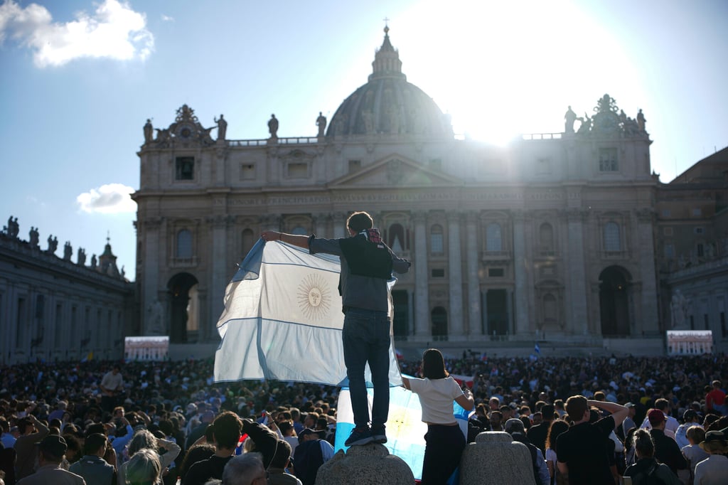 Habemus papam: Humo blanco en el Vaticano, Iglesia Católica tiene nuevo papa