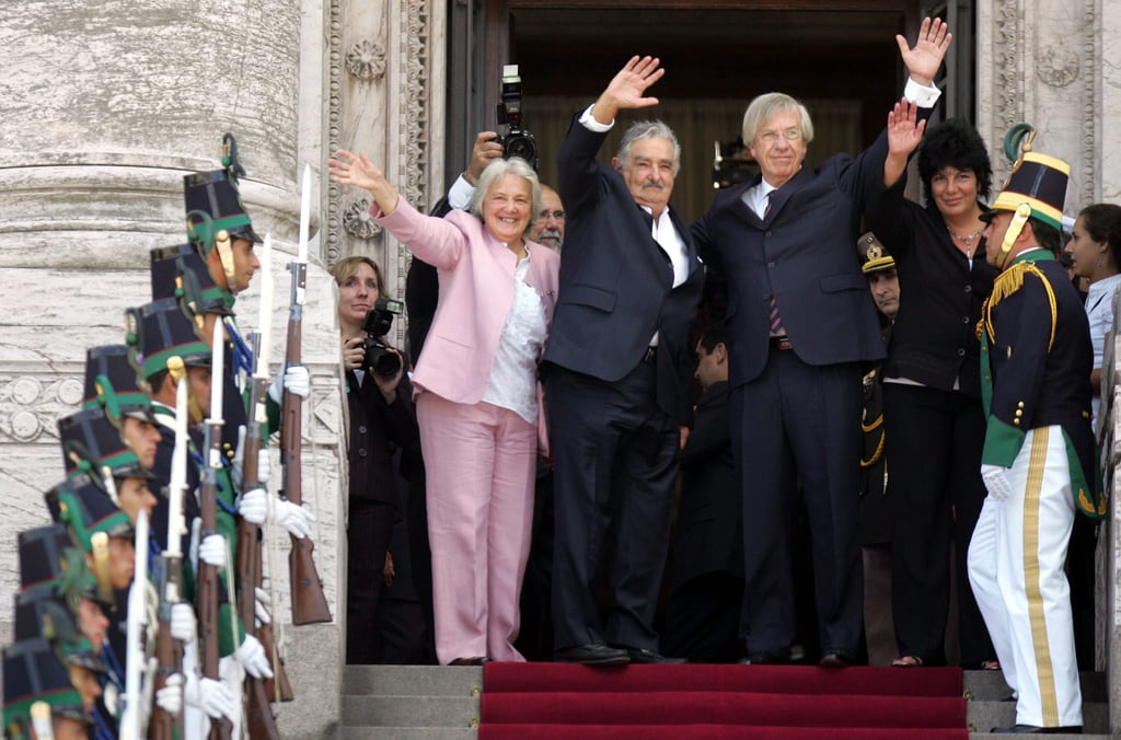 José Alberto Mujica Cordano, el expresidente uruguayo que falleció este martes, a los 89 años de edad, fue un líder de izquierda que siempre predicó con el ejemplo, al grado de convertir su chacra, su residencia humilde en las afueras de Montevideo, en la 'Casa Presidencial'.

Guerrillero, prisionero de la dictadura, diputado, presidente, senador, siempre activista y líder político eterno.