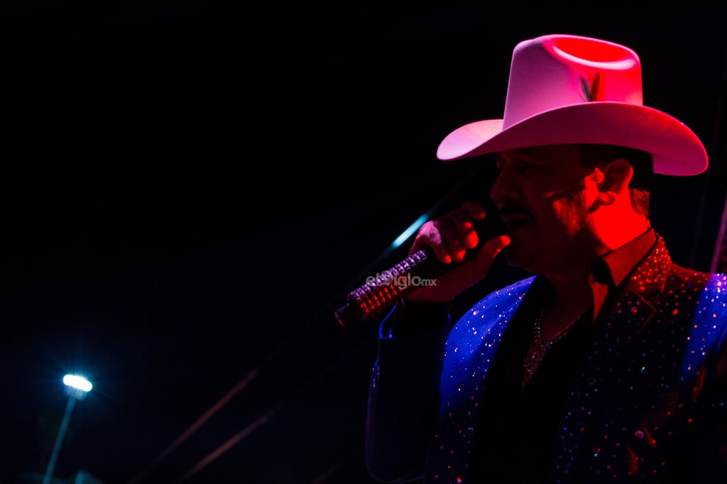 Maestros laguneros bailan al ritmo de Tropicalísimo Apache, La Firma y Los Invasores de Nuevo León