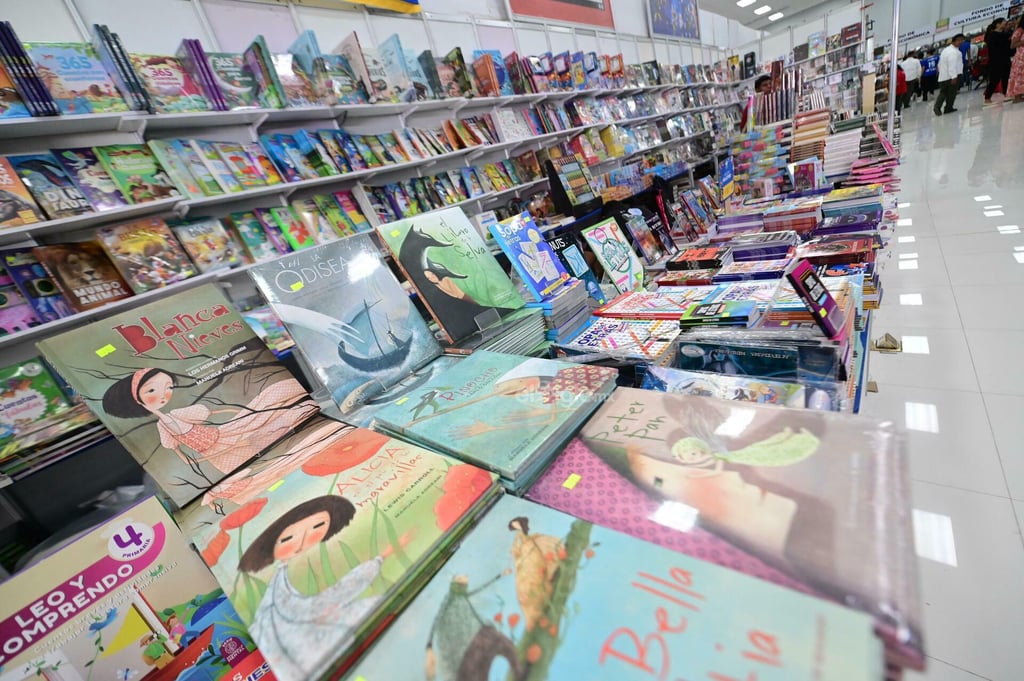 Las Letras han llegado a Torreón. Este viernes al mediodía, en el Centro de Convenciones, fue inaugurada la Feria Internacional del Libro Coahuila (FILC) Región Laguna, que tendrá lugar del 16 al 25 de mayo.

La ceremonia estuvo encabezada por la licenciada Paola Rodríguez López, presidenta honoraria de Inspira Coahuila, en representación de Manolo Jiménez Salinas, gobernador del Estado de Coahuila.