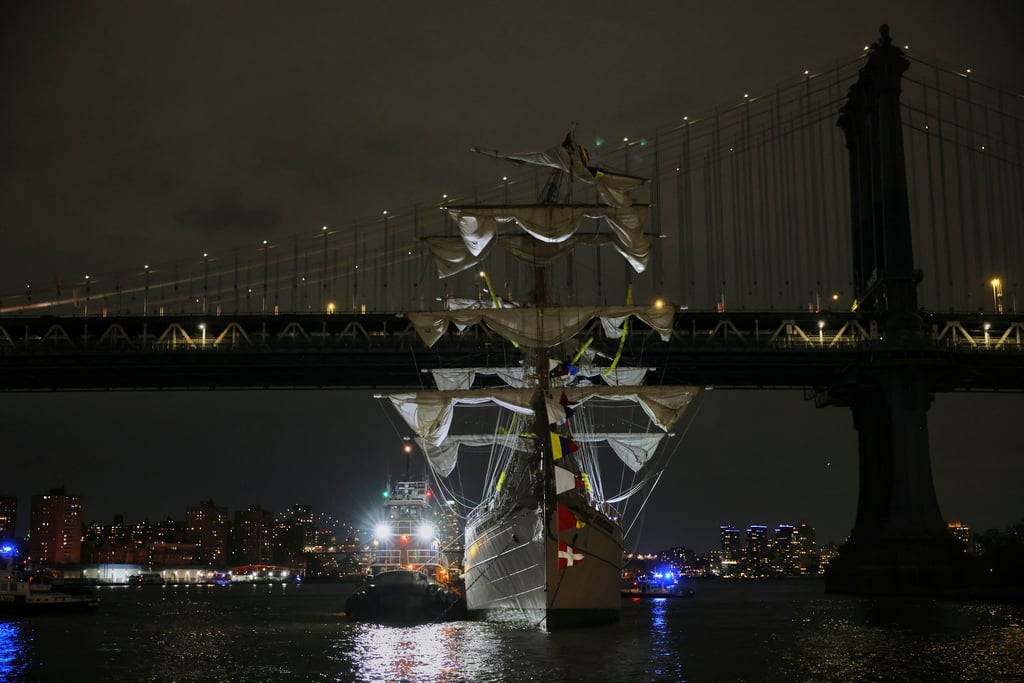 Choque del Buque Cuauhtémoc contra el puente de Brooklyn en Nueva York